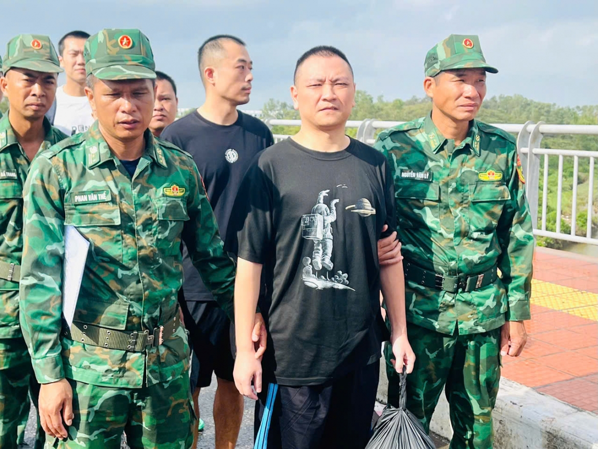 quang ninh trao tra 5 nguoi trung quoc nhap canh, cu tru bat hop phap hinh anh 2