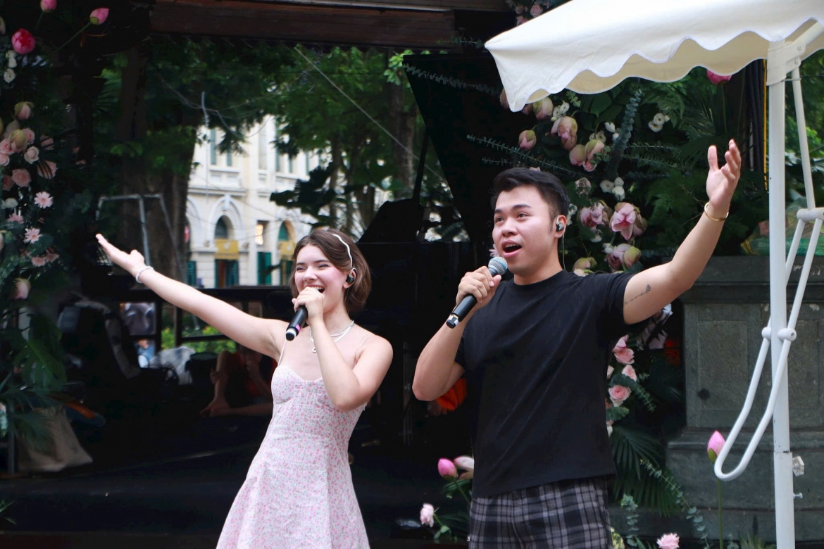 san sang cho dem hoa nhac crescendo ben ho hoan kiem hinh anh 5