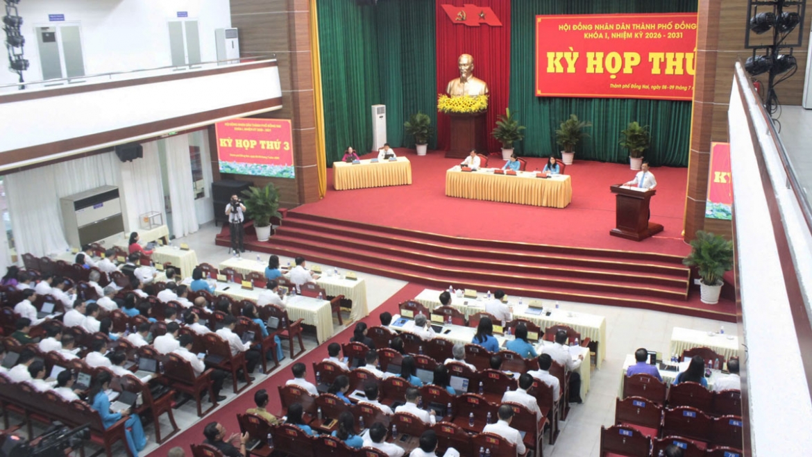 cu tri Dong nai diem mat loat diem den ngap ung, ket xe tai ky hop hDnd hinh anh 1
