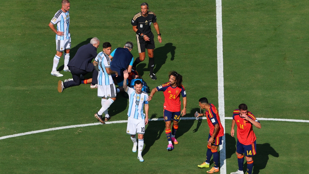 cuu tuyen thu anh tranh cai ve hanh dong messi goi trong tai xu ly loi che mieng hinh anh 1