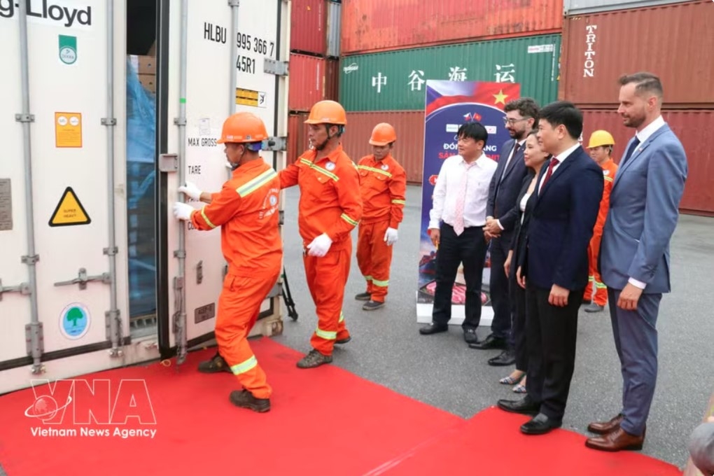 first czech pork shipment officially enters vietnamese market picture 1
