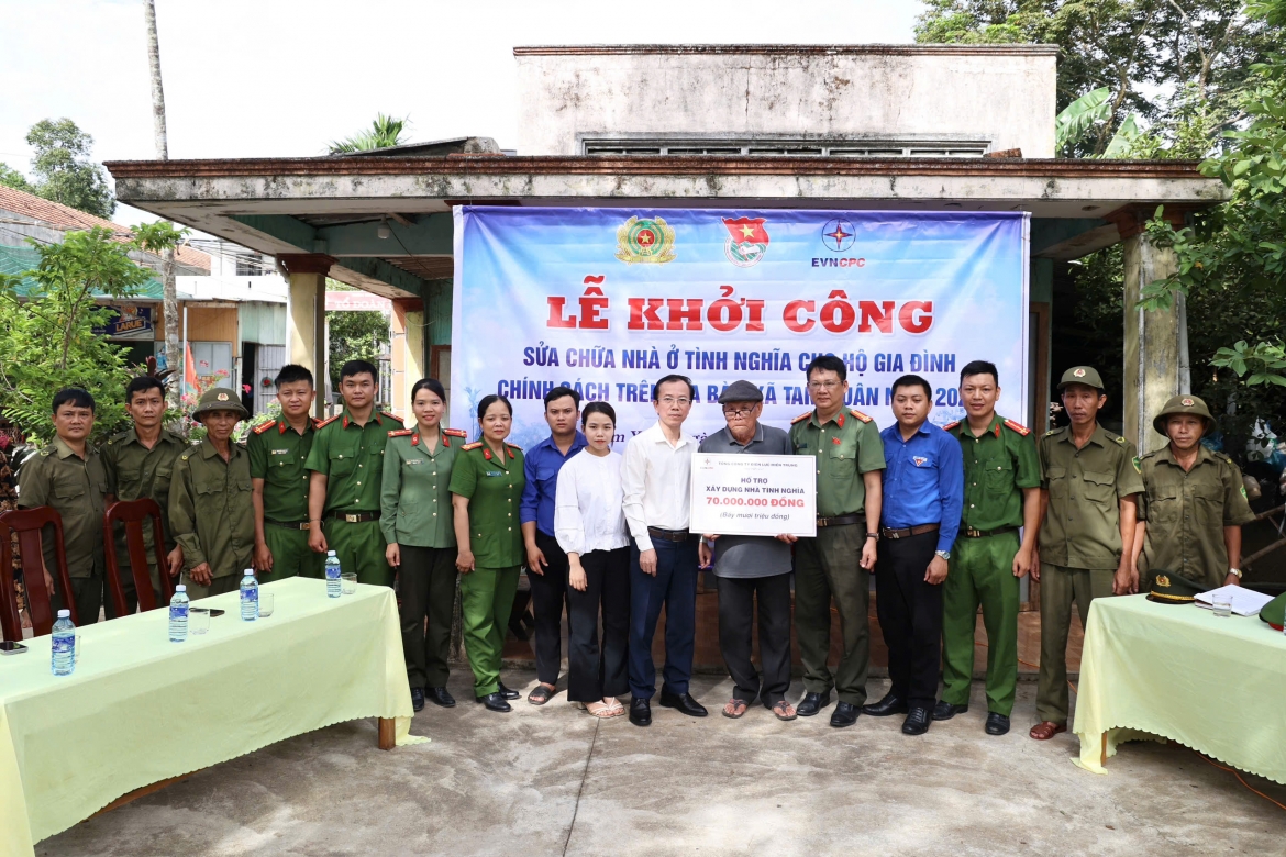 evncpc phoi hop sua chua nha giup gia dinh than nhan liet si tai tp Da nang hinh anh 1