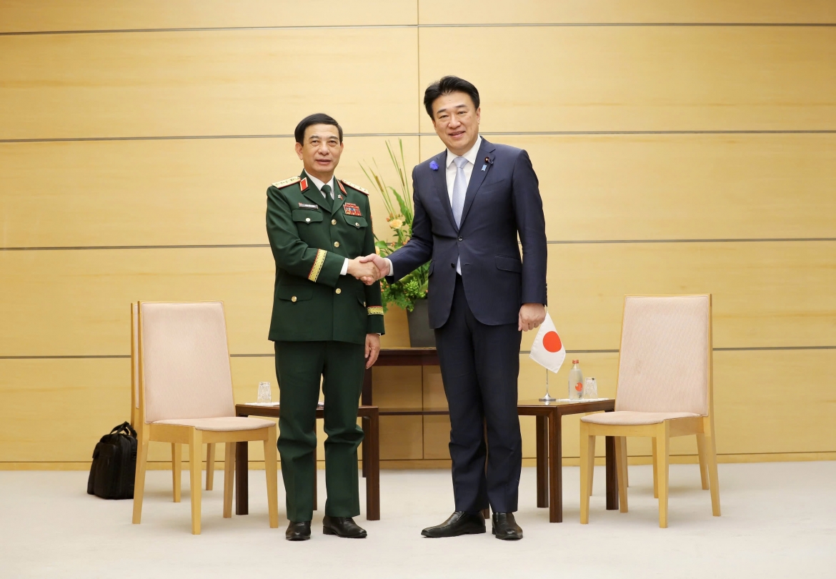 Dai tuong phan van giang hoi kien chanh van phong noi cac nhat ban hinh anh 2