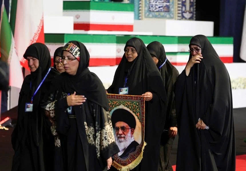 le tang cua co lanh tu toi cao iran, hon 100 nuoc cu dai dien tham du hinh anh 1