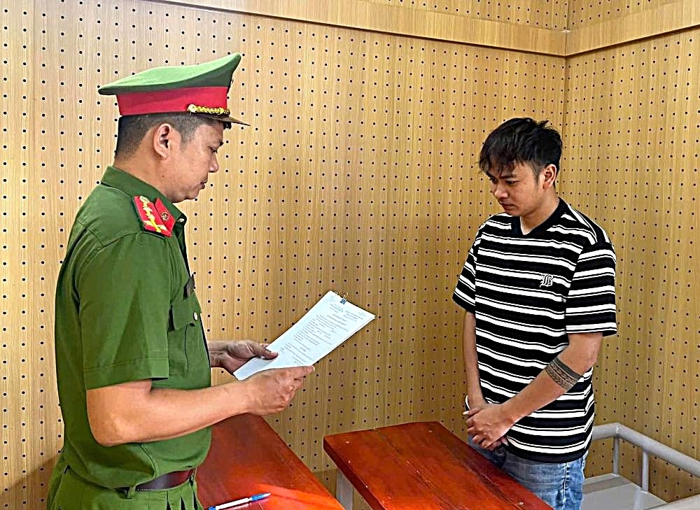 khoi to 2 doi tuong o ha tinh danh bac bang hinh thuc ca do bong da hinh anh 2
