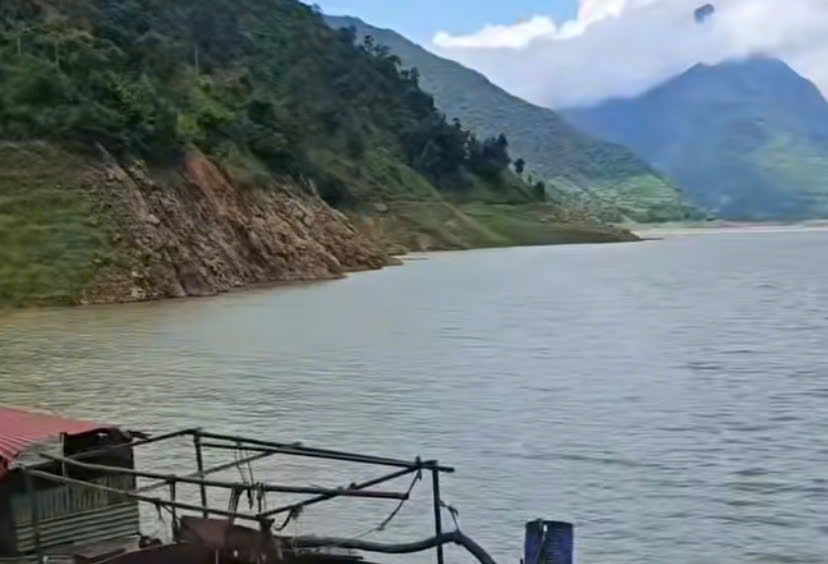 Một thiếu niên mất tích khi đi câu cá trên lòng hồ thủy điện ở Sơn La
