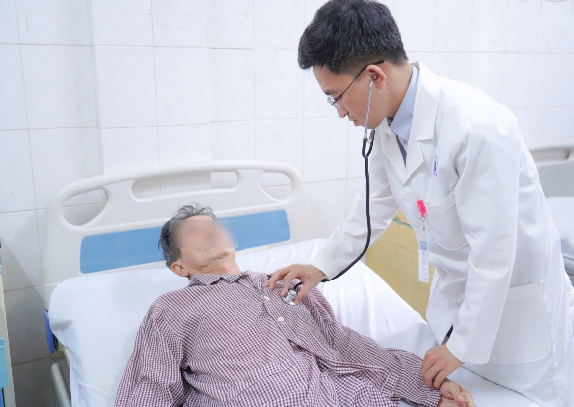 Đau bụng tưởng bệnh tiêu hóa, phát hiện phình động mạch chủ