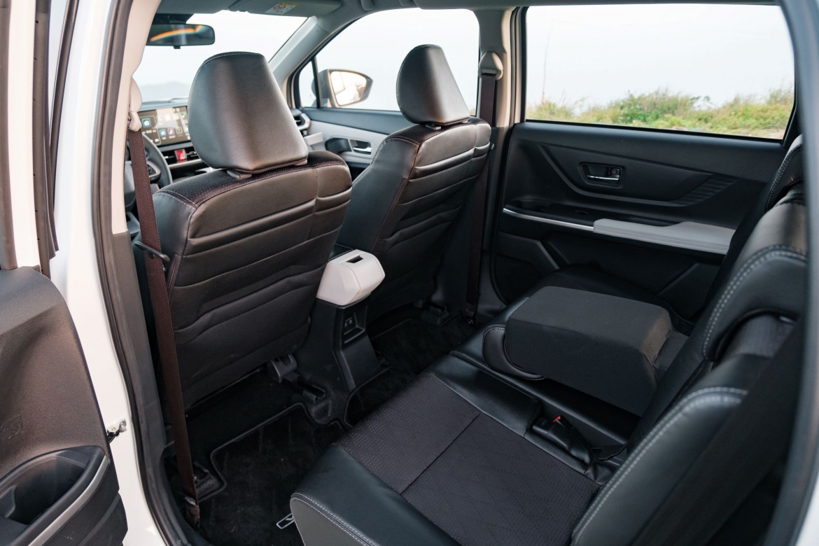 toyota veloz cross khi khong gian bien hinh theo buoc chan gia dinh hinh anh 2
