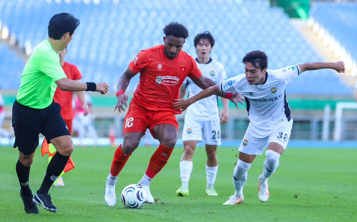 Dt viet nam thang 3 tran o han quoc, san sang bao ve ngoi vuong aff asean cup 2026 hinh anh 2