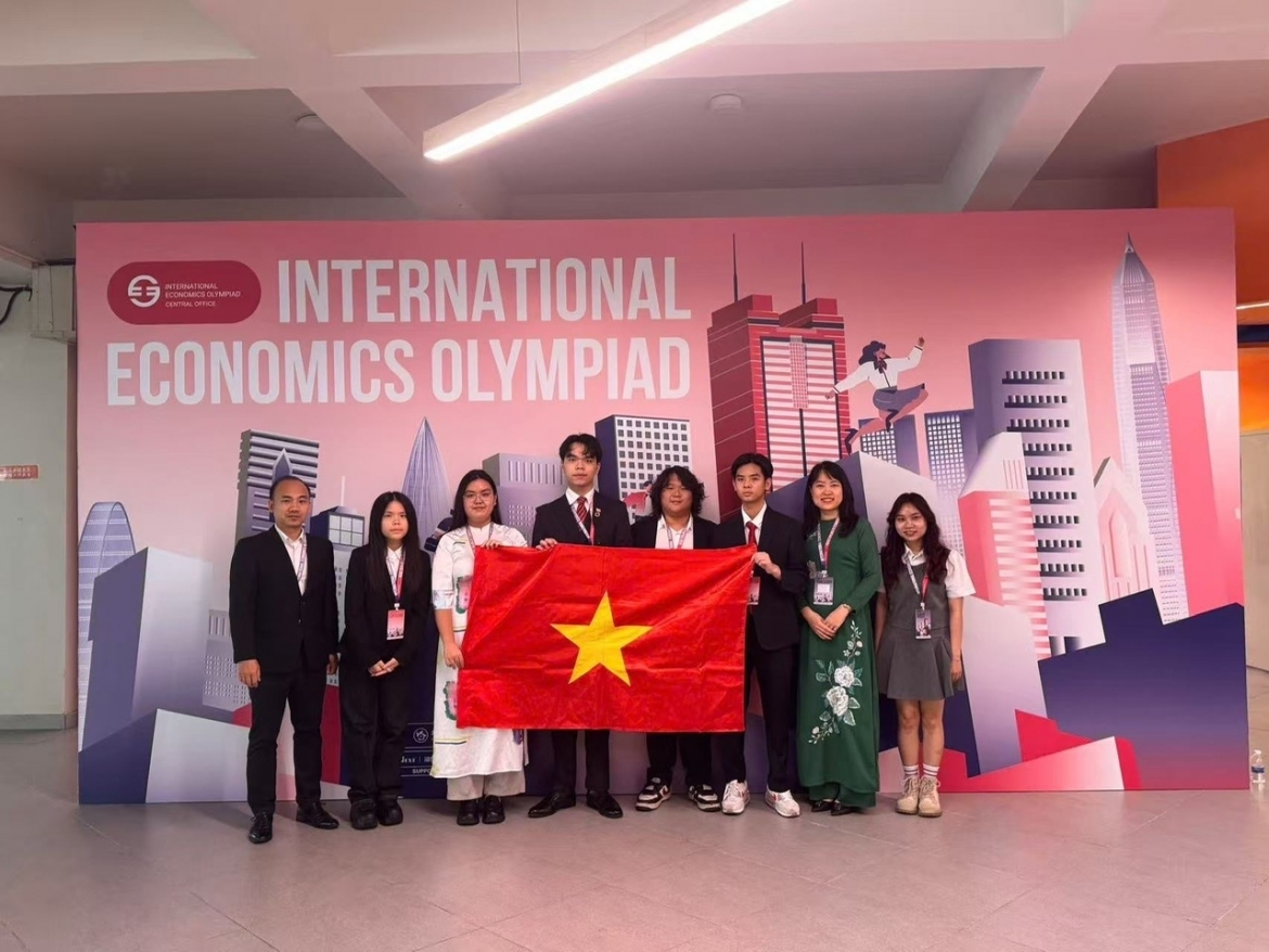 viet nam gianh 2 huy chuong ngay lan dau du olympic kinh te quoc te 2026 hinh anh 4