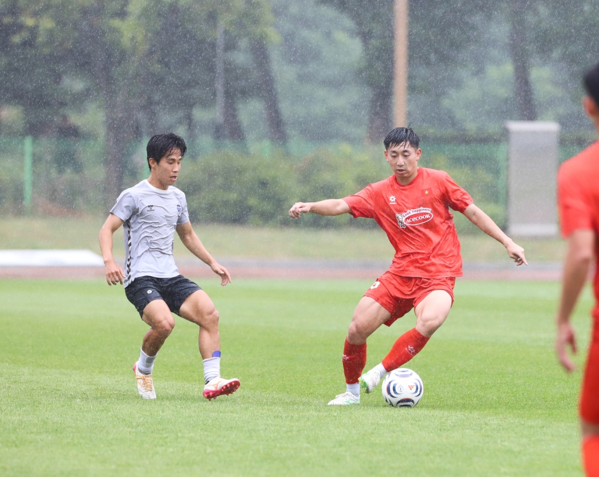 hoang hen lap cu dup, Dt viet nam thang dam 6-0 tren dat han quoc hinh anh 2