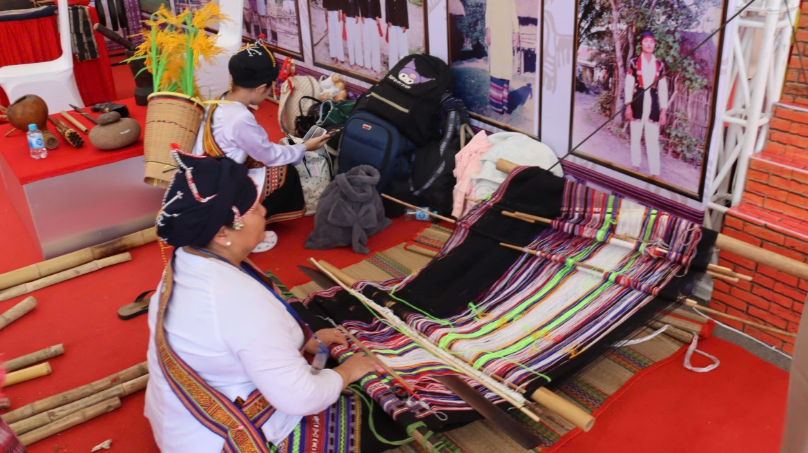 du lich khanh hoa khoi sac sau mot nam hop nhat hinh anh 3