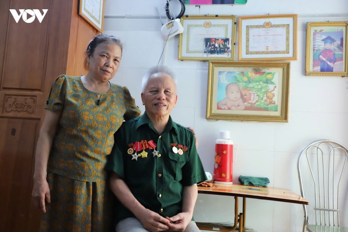 caring hands bring comfort to war veterans picture 12