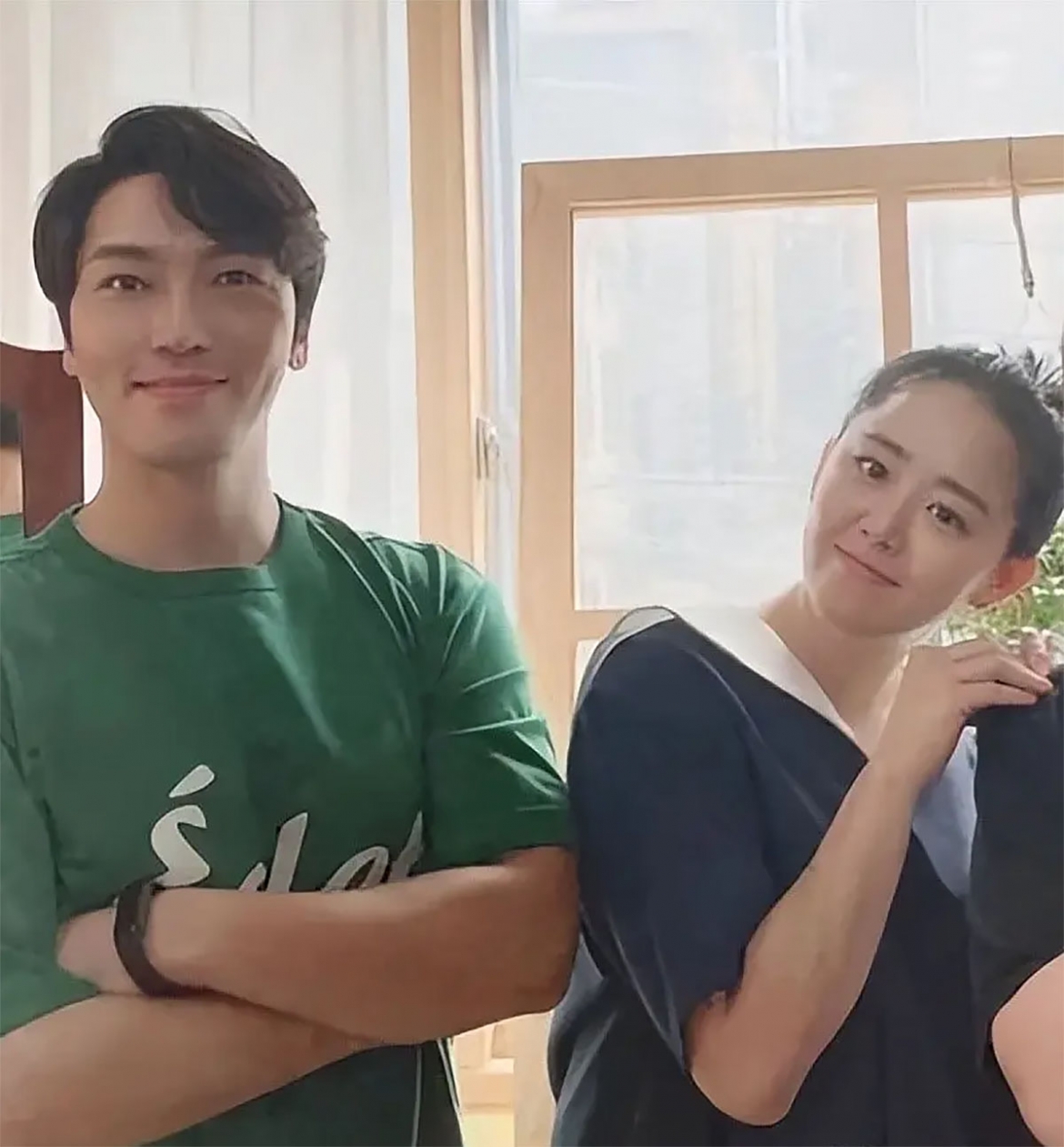  em gai quoc dan moon geun young ket hon, danh tinh chu re gay bat ngo hinh anh 2