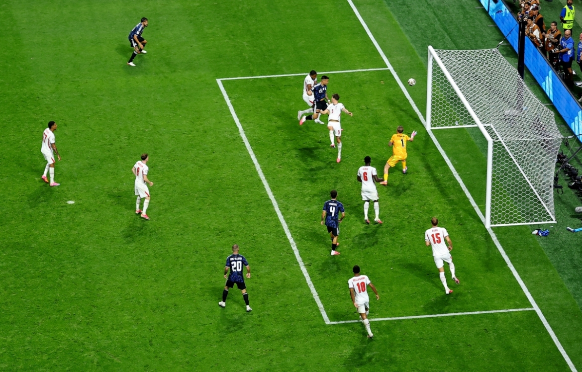 du am anh 1-2 argentina hlv tuchel do xe buyt dua tam su ve...nha hinh anh 2