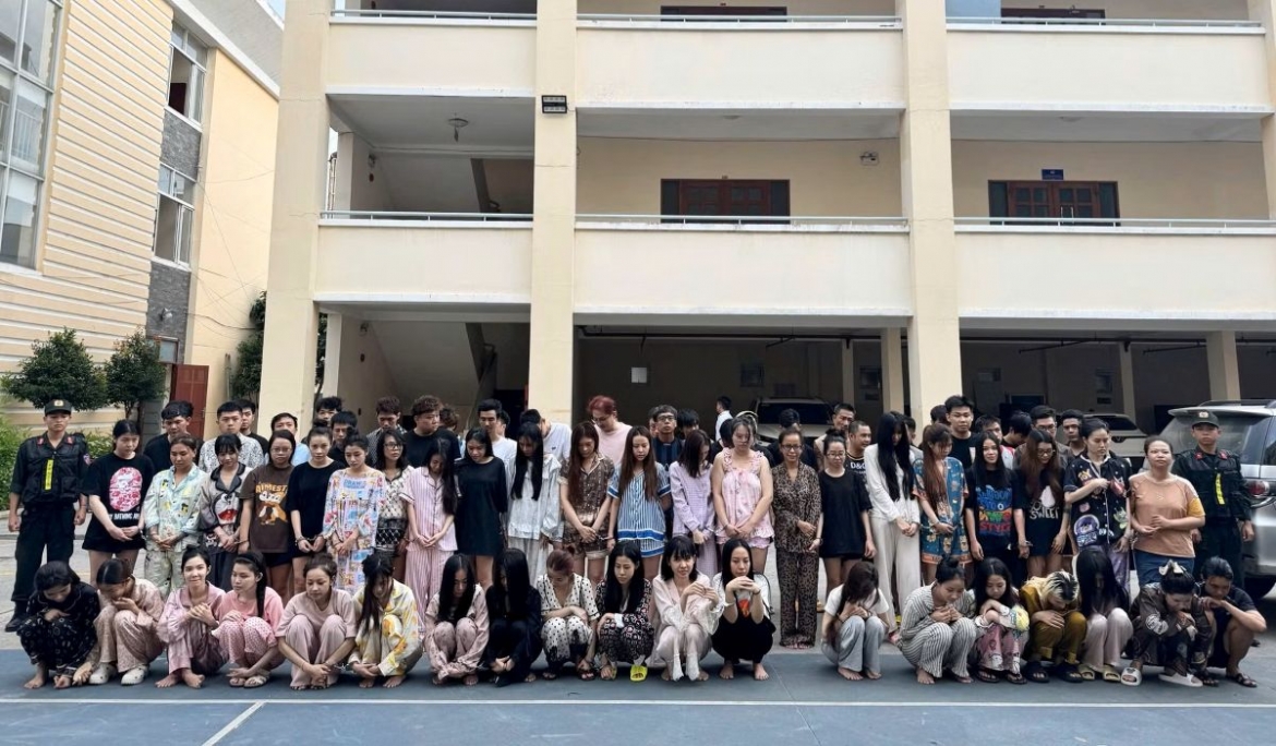 10 foreigners arrested in etomidate-laced vape operation picture 2