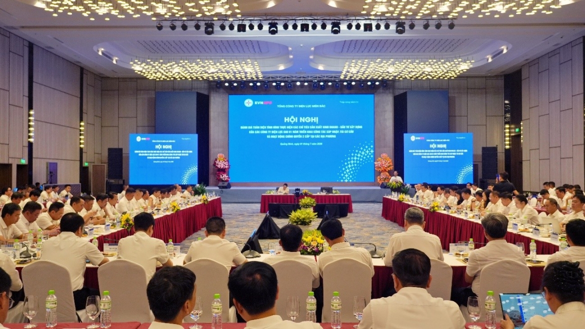 evnnpc vuot ap luc phu tai, bao dam cung ung dien an toan trong 6 thang dau nam hinh anh 2
