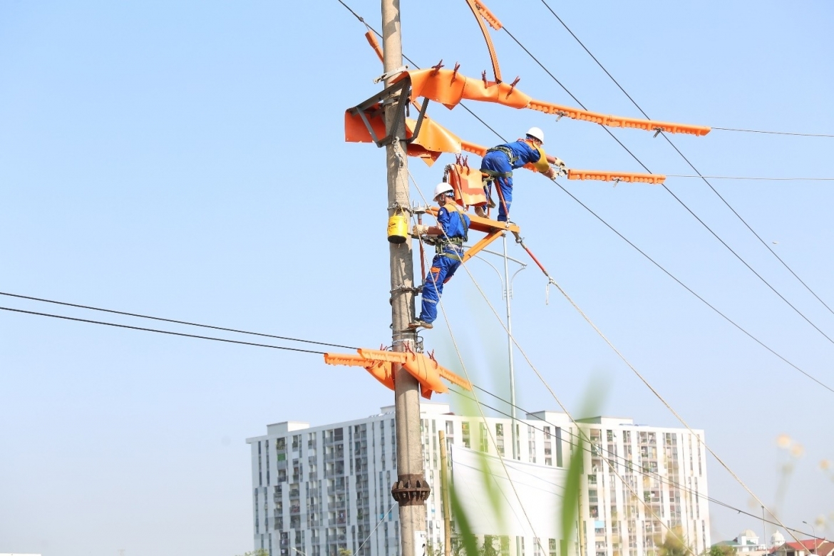 giu dien giua chao lua ban linh nguoi tho evnnpc hinh anh 2