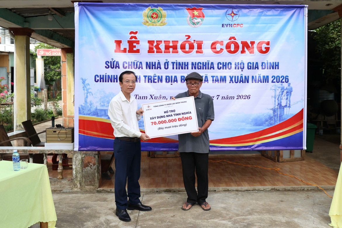 evncpc phoi hop sua chua nha giup gia dinh than nhan liet si tai tp Da nang hinh anh 2