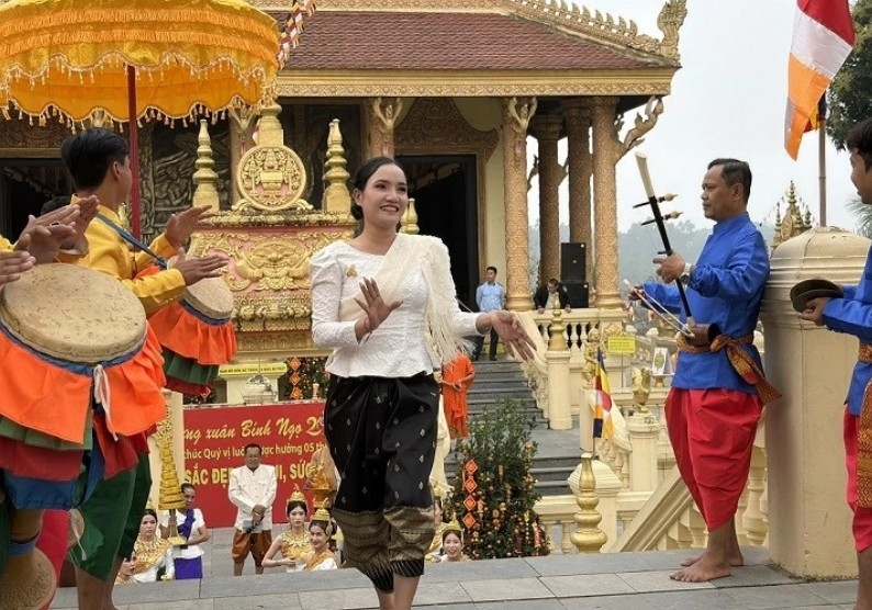 khmer cultural colors to fill national village in august picture 1