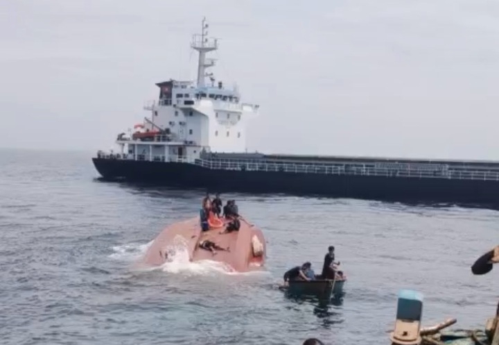 one dead after fishing boat sinks in collision with cargo vessel picture 1