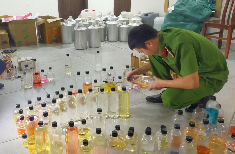 13 charged in vietnam over fake luxury perfume production and sales picture 1