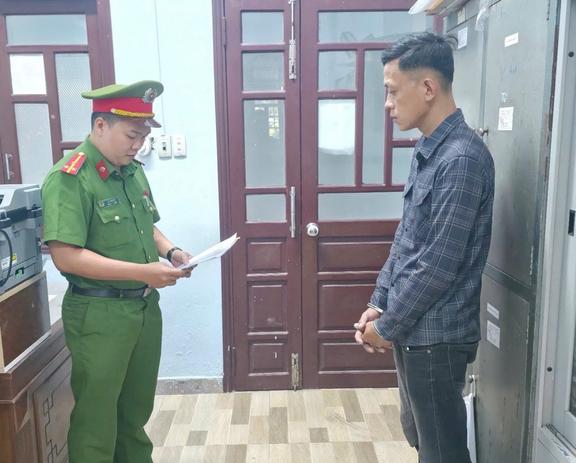 bat tam giam nhan vien giao hang chiem doat hon 99 trieu dong cua chu dai ly gas hinh anh 1