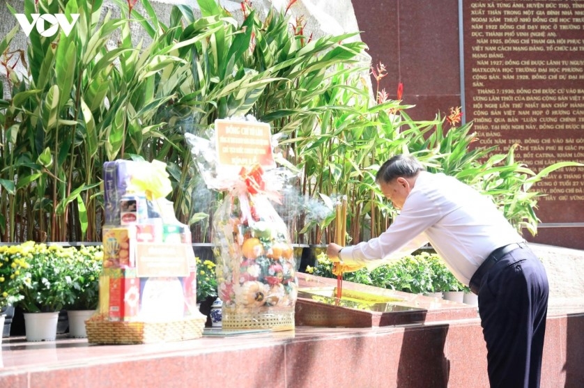 general-secretary-and-president-to-lam-offers-incense-at-the-gathering-site-of-martyrs-remains-photo-1.jpg