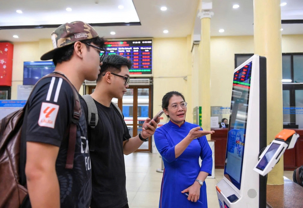 Duong sat giam 10 gia ve tau khach bac - nam tu ngay 1 7 hinh anh 1