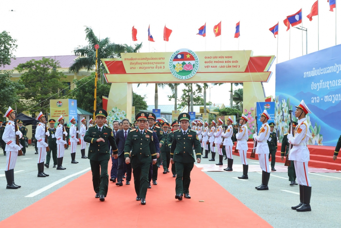 Đại tướng Phan Văn Giang dự Giao lưu hữu nghị quốc phòng biên giới Việt Nam - Lào
