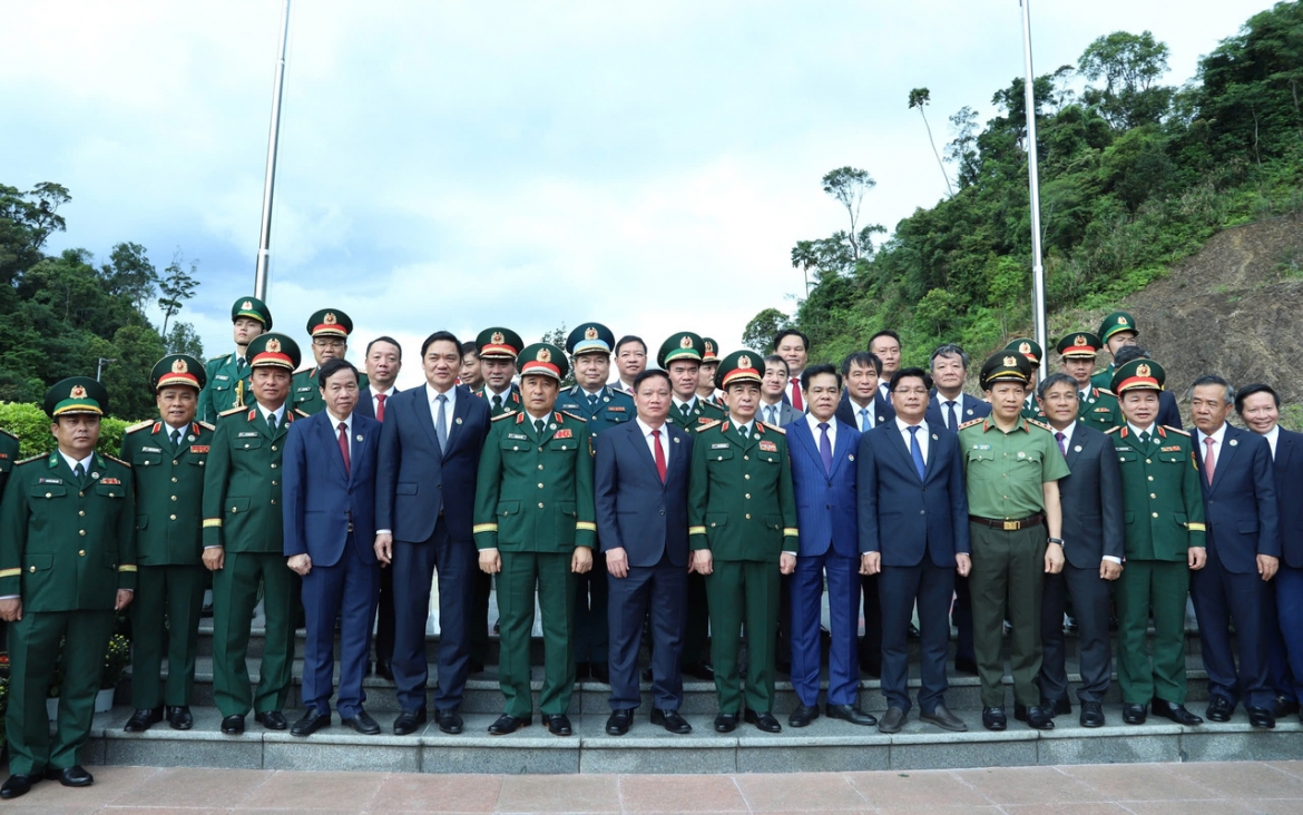 Dai tuong phan van giang du giao luu huu nghi quoc phong bien gioi viet nam - lao hinh anh 6