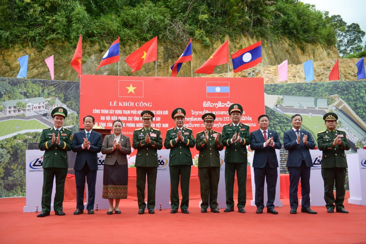 bo truong quoc phong hai nuoc viet nam-lao to son cot moc bien gioi hinh anh 8