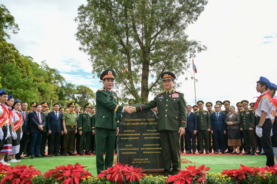 bo truong quoc phong hai nuoc viet nam-lao to son cot moc bien gioi hinh anh 14