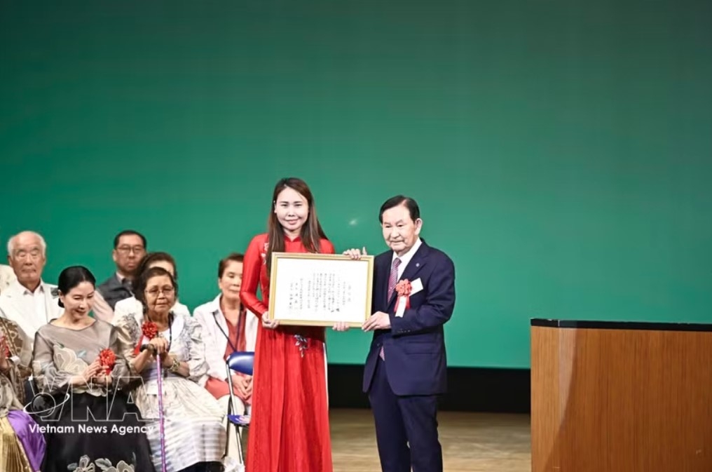 vietnamese association leader receives global citizen community award in japan picture 1