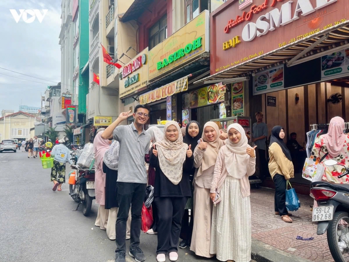 vietnam eyes fast-growing halal tourism market picture 1