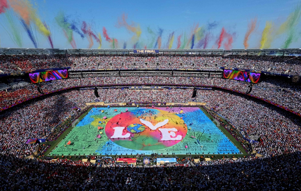 11 phút mở ra lịch sử mới của World Cup: Madonna, BTS và Shakira bùng nổ