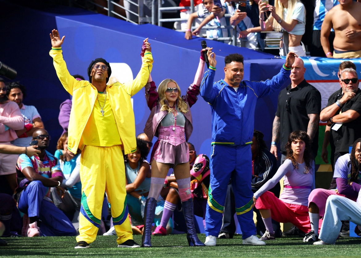 11 phut mo ra lich su moi cua world cup madonna, bts va shakira bung no hinh anh 2
