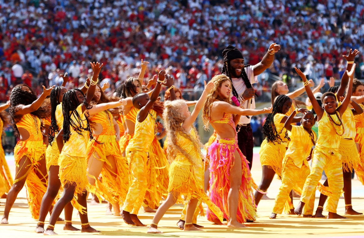 11 phut mo ra lich su moi cua world cup madonna, bts va shakira bung no hinh anh 7