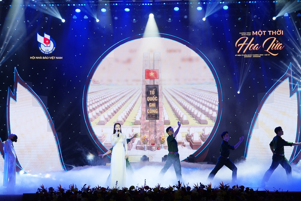  hang bia trang cham den ky uc ve nhung nguoi linh chua tro ve hinh anh 2