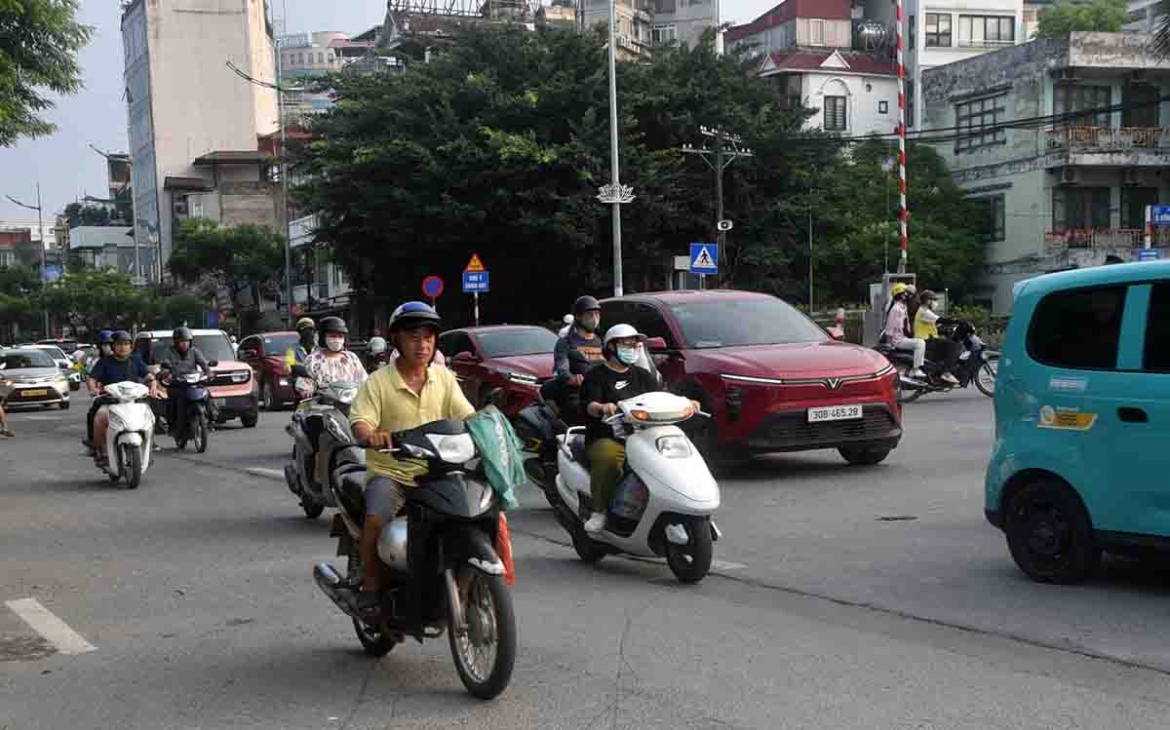 Duong pho ha noi nham nho sau nhieu lan bi dao boi, hoan tra cau tha hinh anh 1