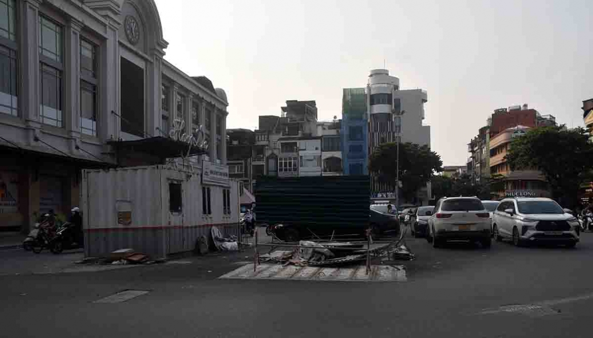 Duong pho ha noi nham nho sau nhieu lan bi dao boi, hoan tra cau tha hinh anh 13