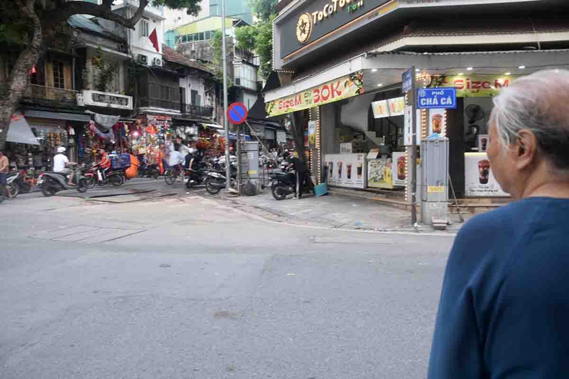 Duong pho ha noi nham nho sau nhieu lan bi dao boi, hoan tra cau tha hinh anh 7