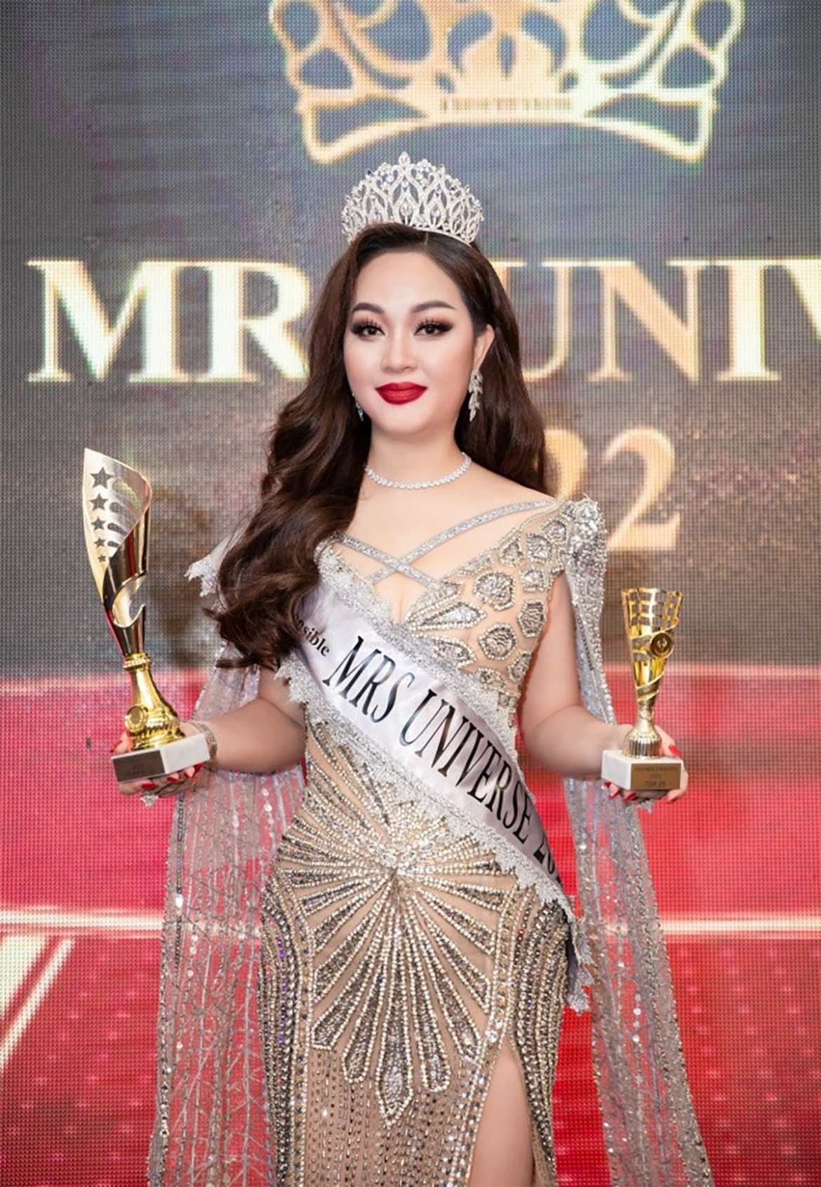 A hau hoang thi thanh nga bi khoi to trong duong day buon lau kim cuong la ai hinh anh 2