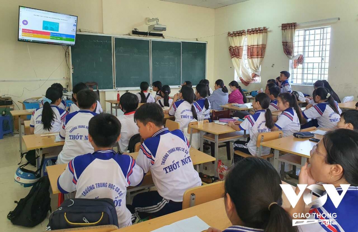 Diem tieng anh duoi trung binh va thach thuc voi muc tieu ngon ngu thu hai hinh anh 2