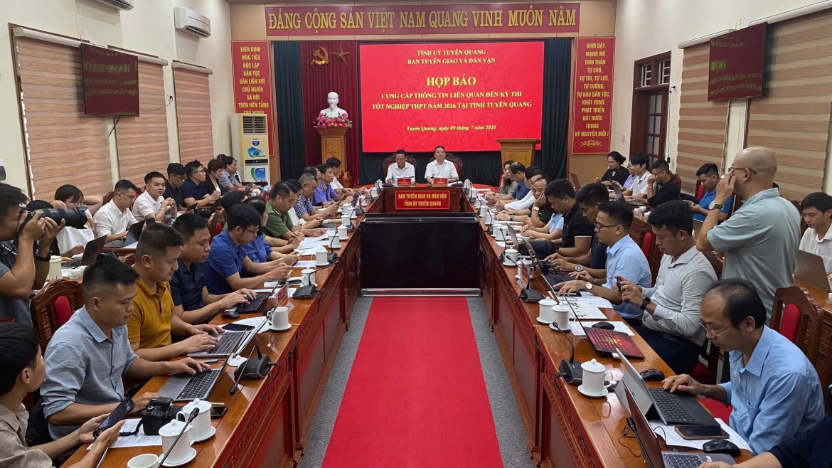 De xuat thi lai mon toan tai truong thpt chuyen tuyen quang hinh anh 1