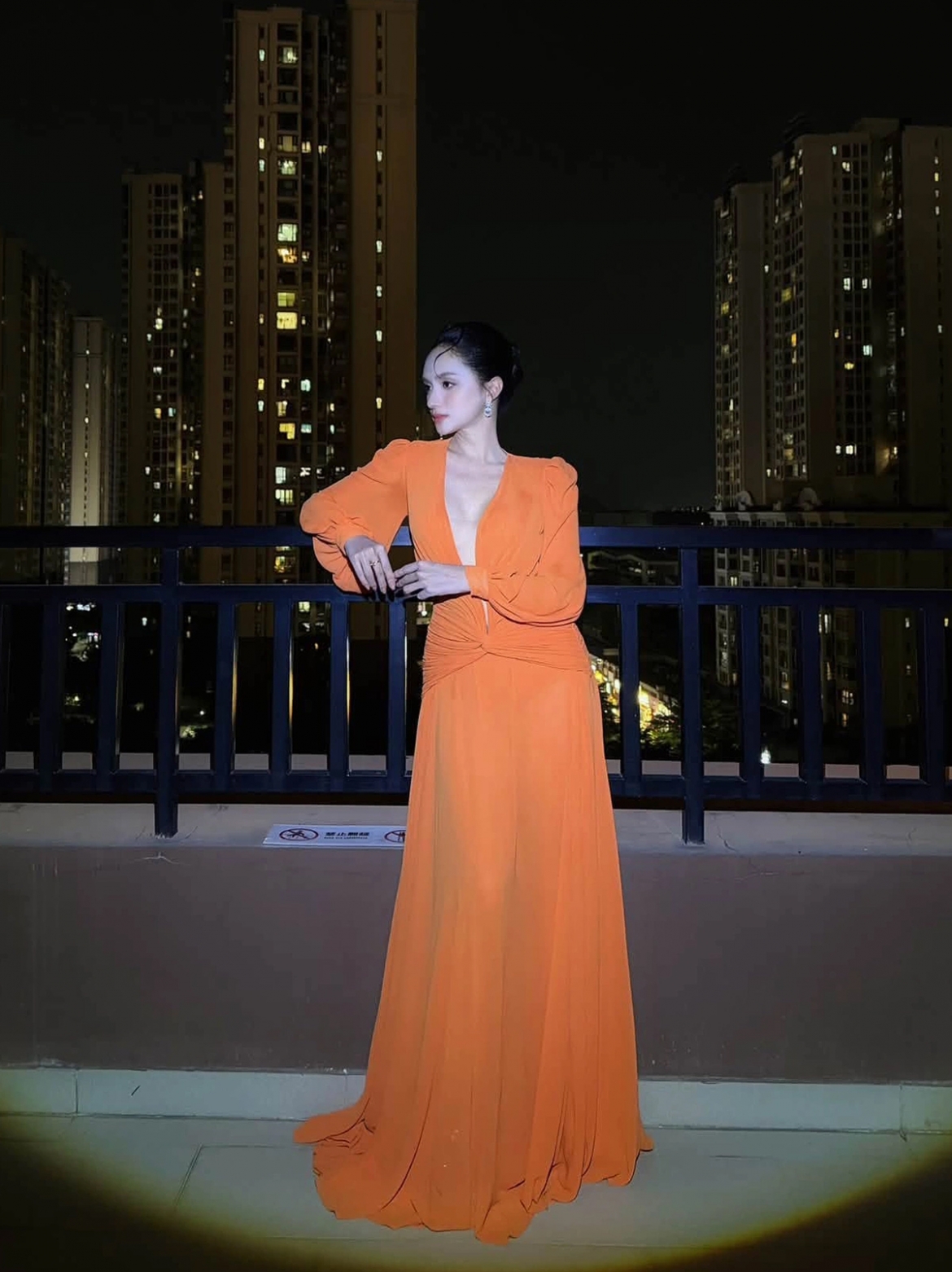 sao viet 26-7 ha anh dien bikini sang mau ton nuoc da nau nong bong tai maldives hinh anh 2