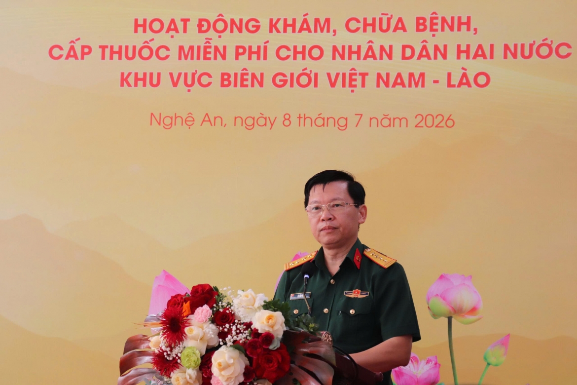 kham, chua benh, cap thuoc mien phi cho nhan dan khu vuc bien gioi viet nam - lao hinh anh 2