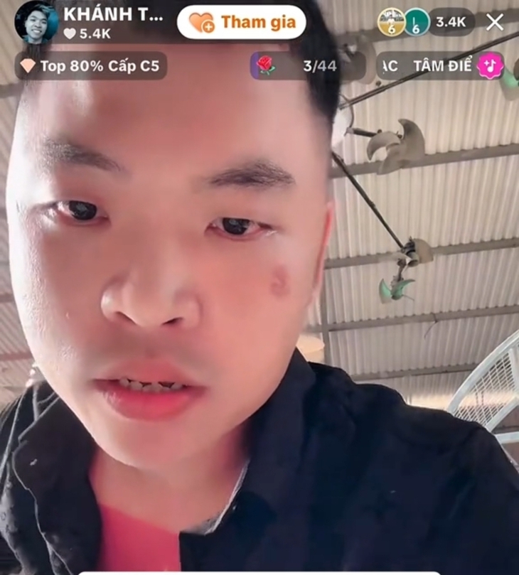 cong an bac ninh lam viec vu khanh sky livestream chui boi tai nha vua quat hinh anh 1