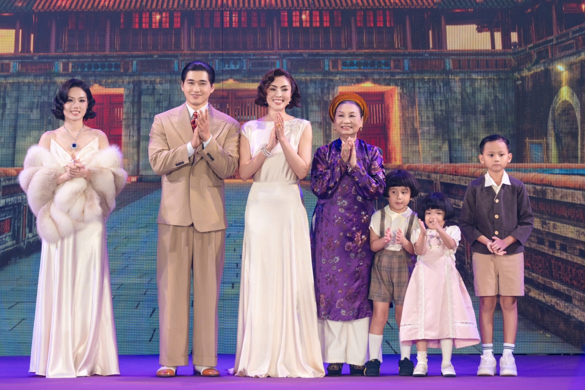 nha san xuat phim hoang hau cuoi cung len tieng ve tranh luan lich su hinh anh 2