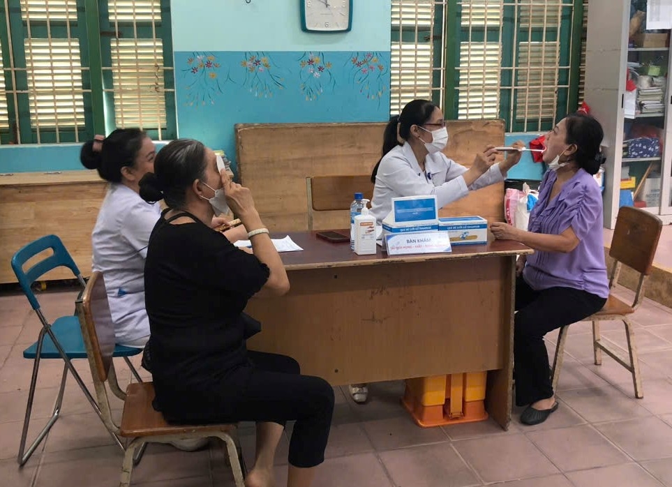 khanh hoa dong loat kham suc khoe mien phi cho nguoi dan hinh anh 2